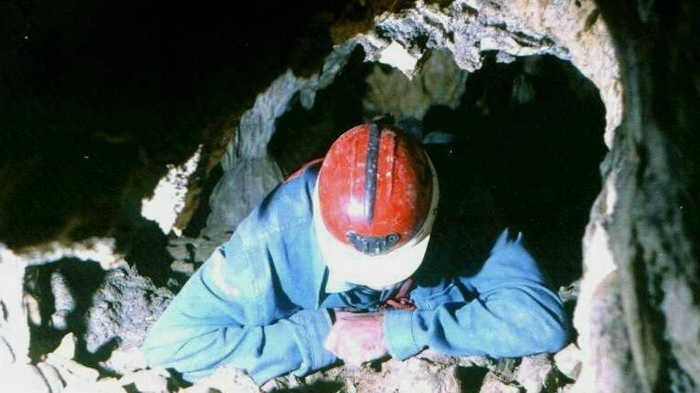 Prima peşteră electrificată din ţară se află în judeţul nostru