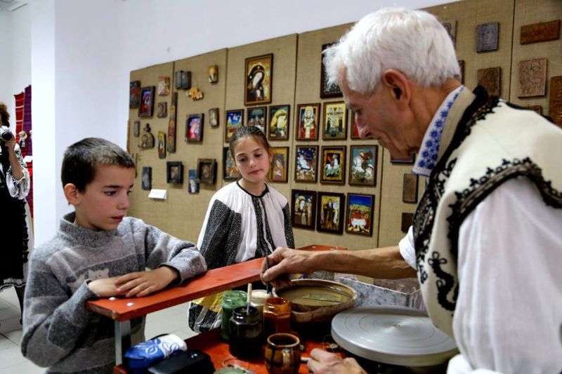 Expoziţie de artă populară la muzeu