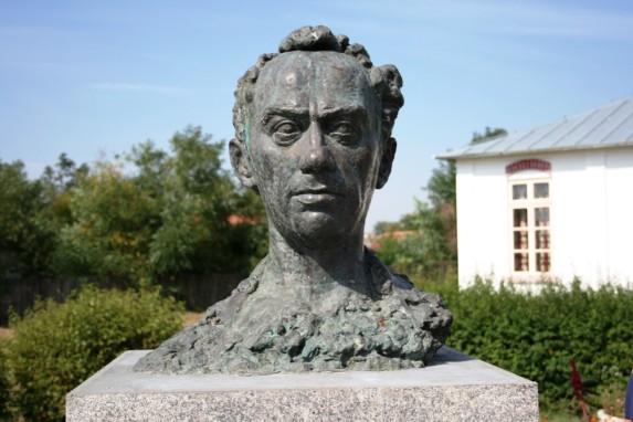 Stan V. Cristea: Marin Preda – Portret în oglindă (Ed. Aius, Craiova, 2015, 278 p + CXVI / 220 reproduceri alb-negru și color)