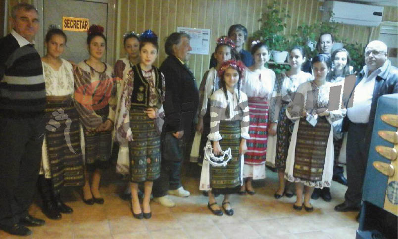 Primăria Scoarţa, colindată de elevi