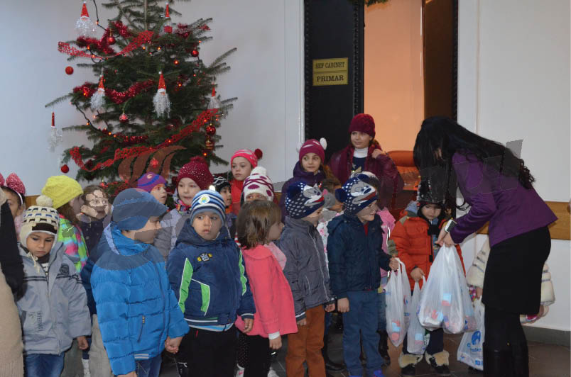 3.300 de colindători trec pragul Primăriei Târgu-Jiu