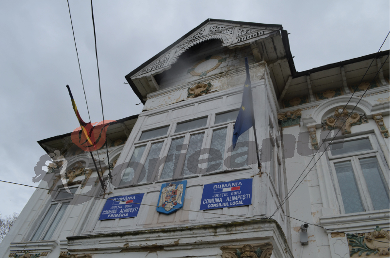 Angajaţii Primăriei Alimpeşti, în casă nouă din primăvară