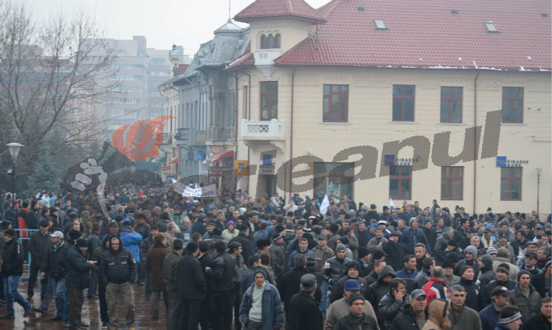 SMEO scoate o mie de mineri în stradă după Revelion