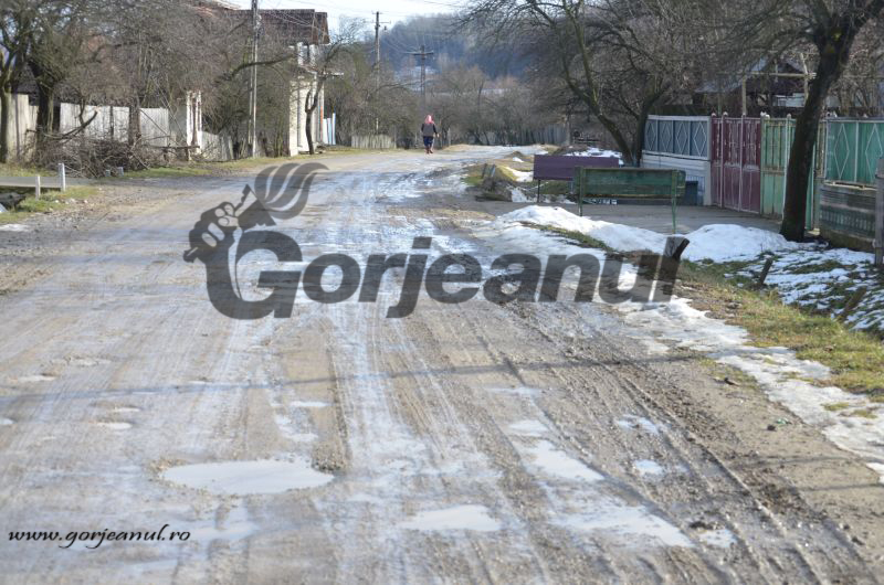 Drumul spre fostele mine din Horăști și Țirioi bagă în gropi voturile primarului de Samarinești
