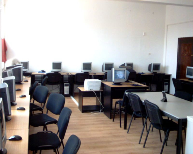 Post vacant de informatician la o școală din Târgu-Jiu