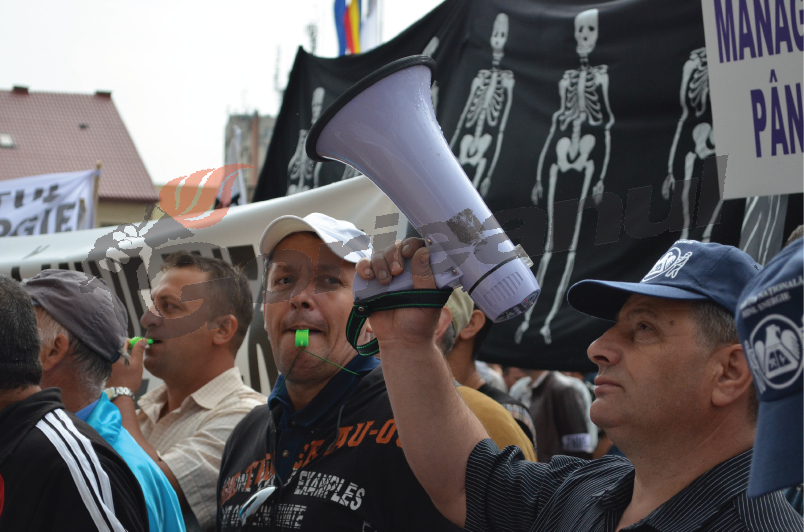 Sindicaliştii strigă: “Discriminare”! Firimiturile date de Ciobotărică încalcă CCM-ul pe 2015