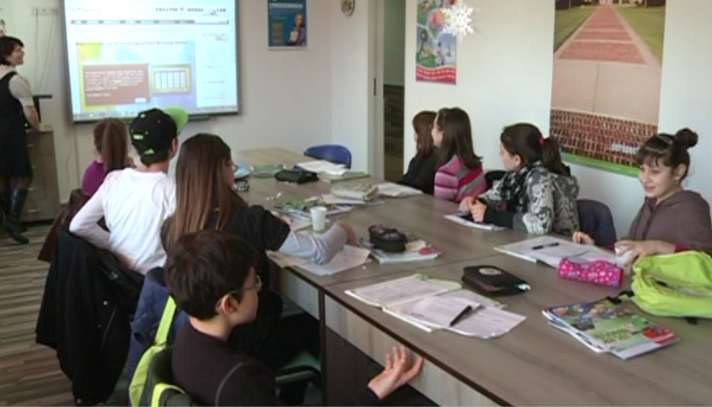 S-a dat startul înscrierilor la “Shakespeare School Essay Competition”