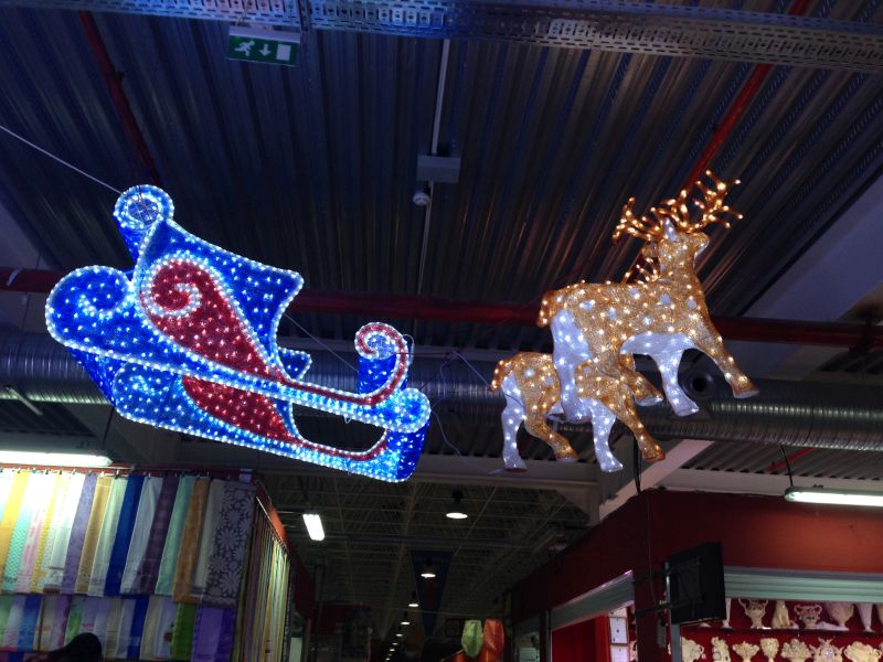 Amenzi de 15.000 de lei pentru comercianţii de instalaţii de Crăciun