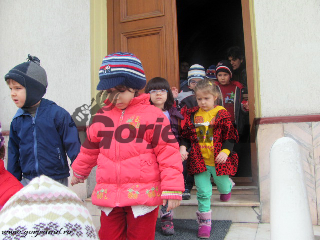 Cu peste 2.000 de posibili beneficiari la Gorj / Instituţiile judeţene şi-au dat mâna pentru “Fiecare copil la grădiniţă”