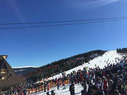 La Rânca, Printre mii de turiști, un tânăr și-a cerut iubita în căsătorie, pe pârtie