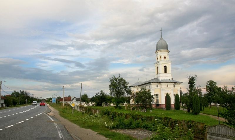 Post lăsat moștenire în numele tatălui! Popa care a bătut un enoriaș, transferat paroh la Scoarța