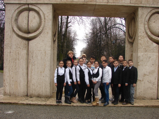 Titanul de la Hobița, sărbătorit de elevii Școlii Gimnaziale „Ecaterina Teodoroiu”