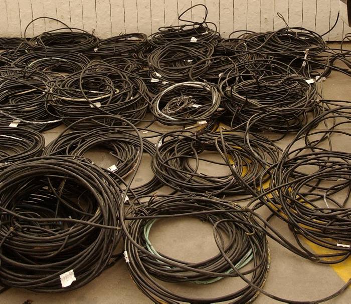 Hoți cercetați de polițiști