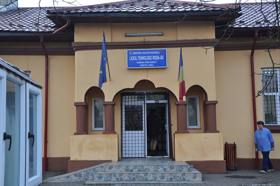 Liceul Tehnologic Roșia Jiu angajează secretar