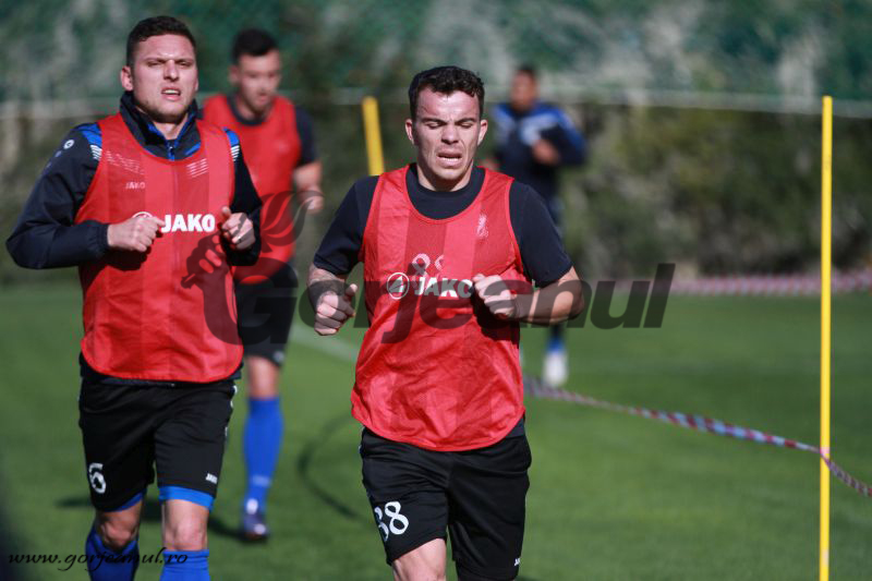 Montați să tragă la titlu