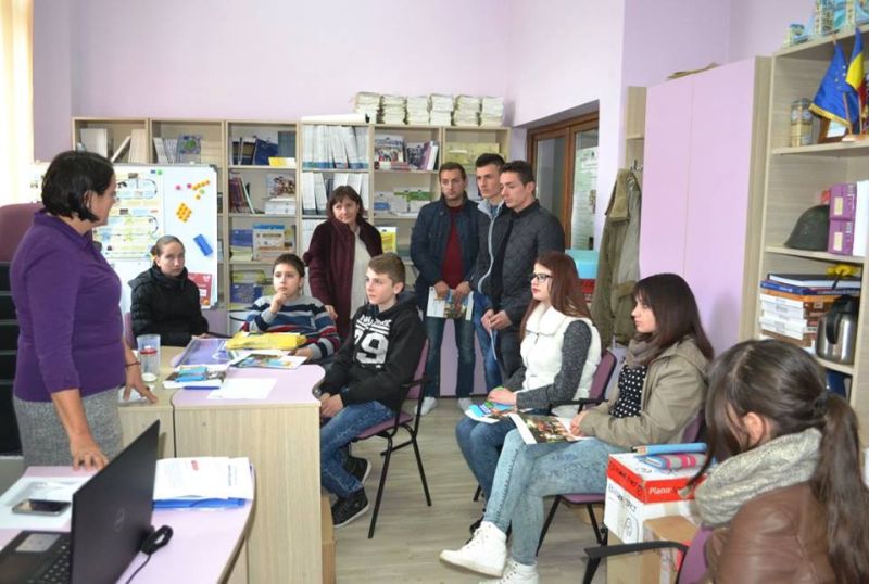 Biblioteca, mai aproape de liceeni