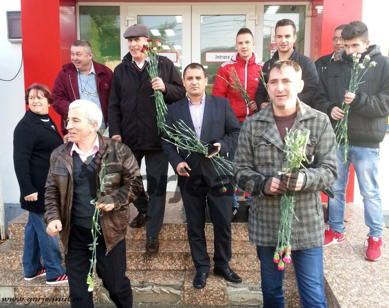 Sute de flori pentru doamnele și domnișoarele din Bumbești-Jiu