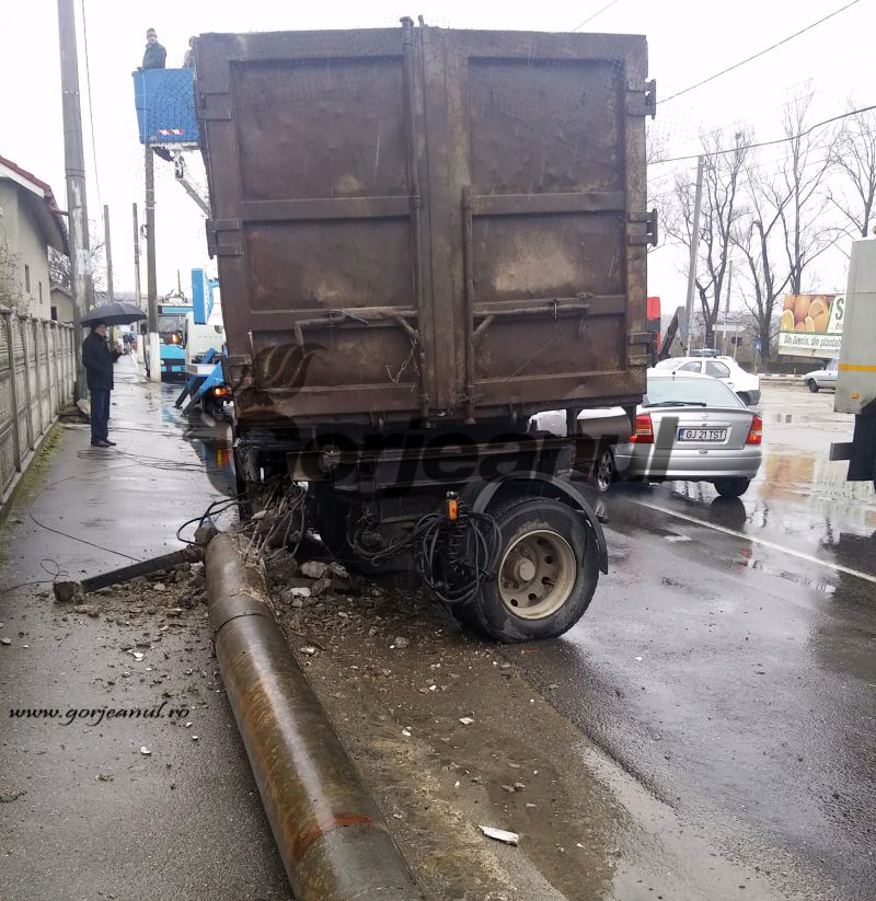 Troleibuzele din Târgu-Jiu, oprite în urma unui accident