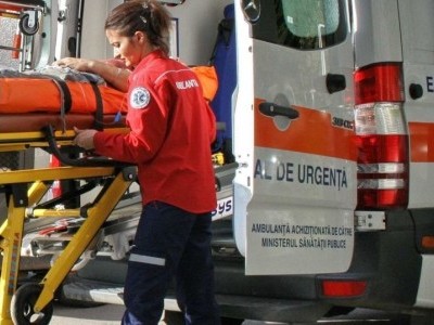 Accident provocat de o taximetristă grăbită