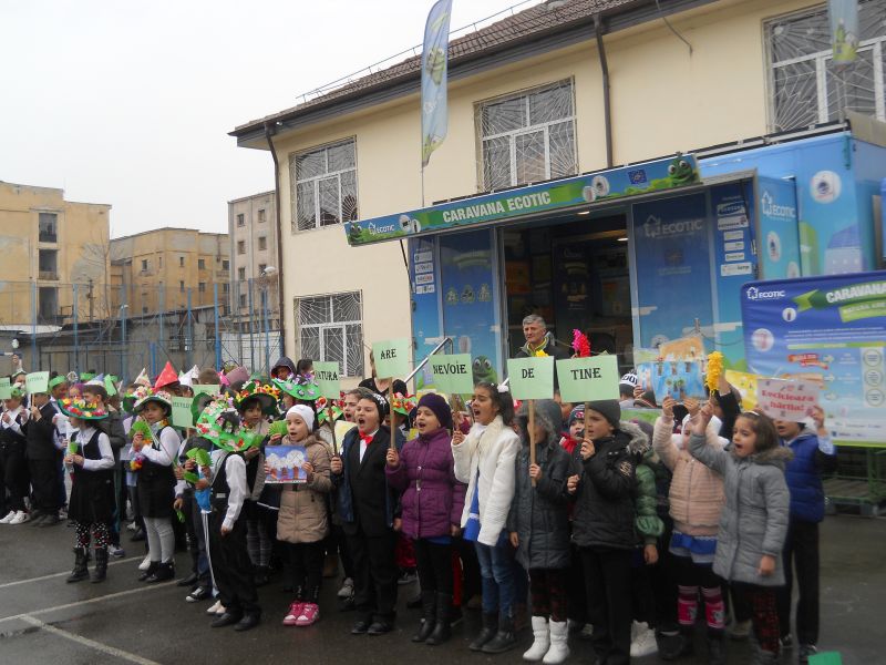 Elevii de la „Ecaterina” au întâmpinat Caravana ECOTIC