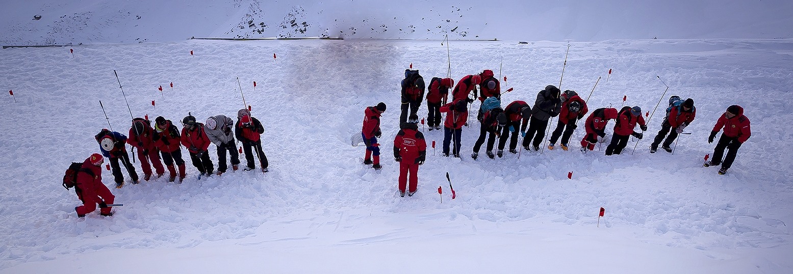 Trei noi salvatori montani, atestaţi la Salvamont Gorj şi 25 de noi salvatori în Salvamontul din România