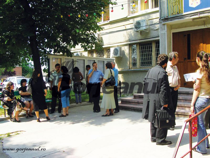 Măsuri pentru creşterea performanţei la Inspectoratul Şcolar Judeţean şi Primăria Târgu-Jiu