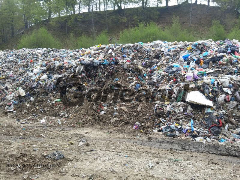 Autorități din Vâlcea, exasperate de gunoaiele din Gorj