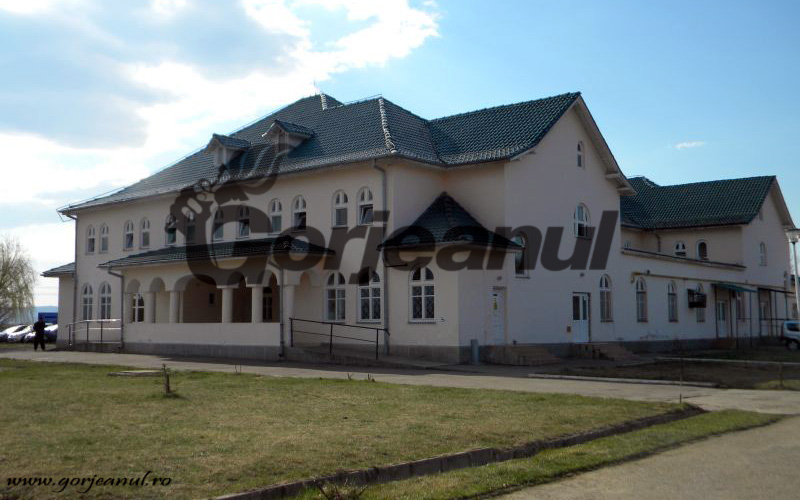 Sancţiune cu promovare pentru fostul şef de centru de la Cărbuneşti