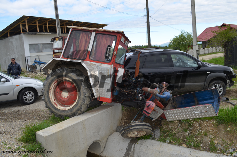 Au scăpat fără nicio zgârietură după un accident spectaculos