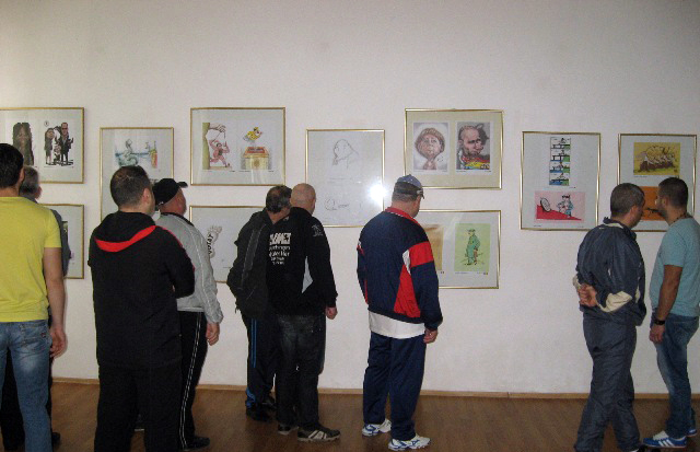Deţinuţii, la expoziţia de caricaturi