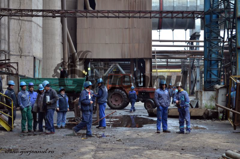 499 de gorjeni lucrează în condiţii speciale de muncă