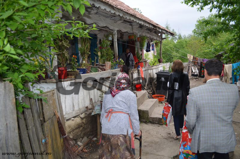 50 de familii au primit alimente pentru Paşte din partea municipalităţii