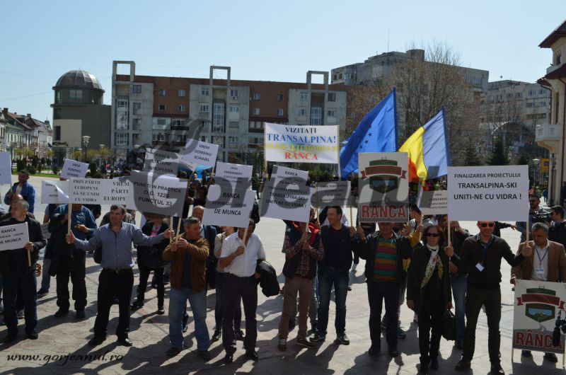 Cabanierii din Rânca, protest în Piața Prefecturii