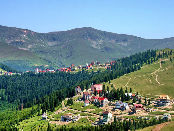 Iubitorii muntelui, invitați să petreacă sărbătorile pascale la Rânca