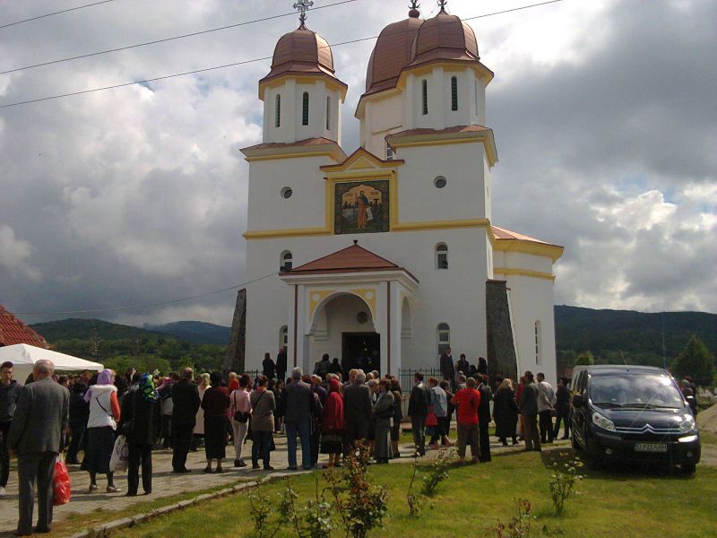 Sărbătoare Arhierească la Sfințirea Bisericii din Parohia Sadu II, Protopopiatul Tg. Jiu-Nord