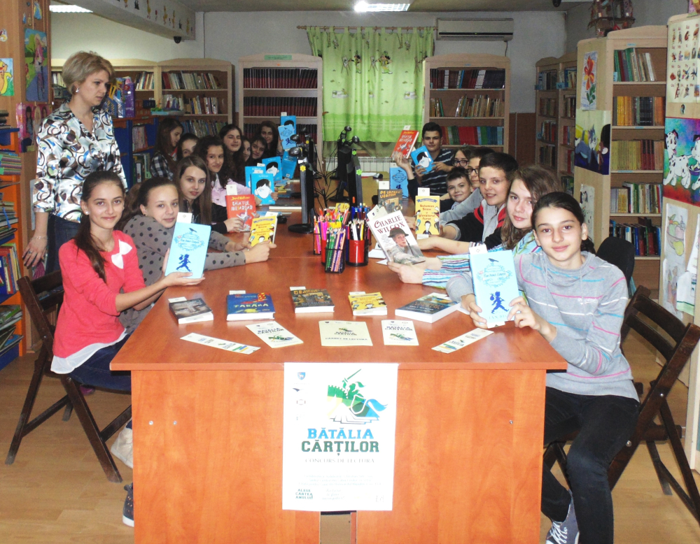 Crâmpeie din activitatea bibliotecilor publice, surprinse în fotografii