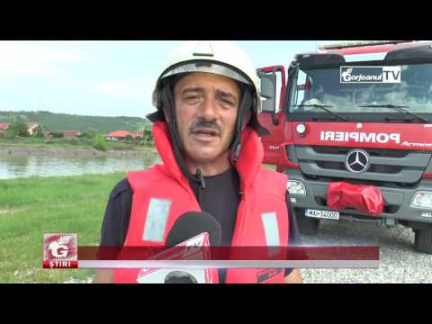 POMPIERII, CHEMAȚI SĂ SALVEZE UN CÂINE