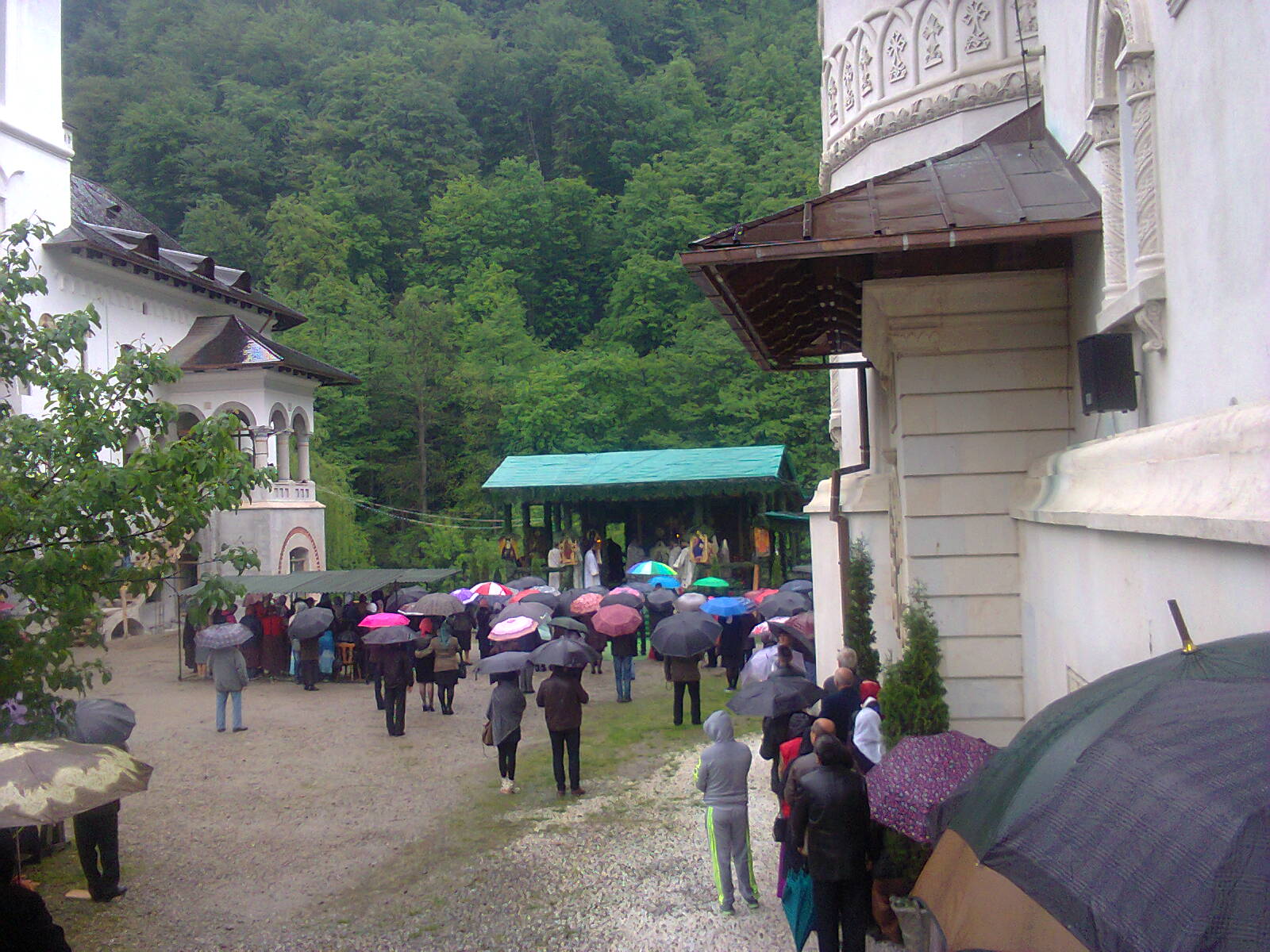 Sărbătoare Arhierească la Mănăstirea Lainici, de praznicul Sfântului Cuv. Irodion