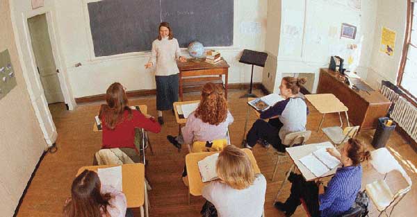 Peste 400 de candidați din Gorj, înscriși la Titularizare