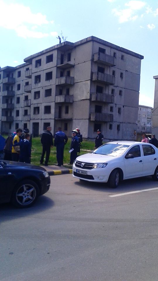 A vrut să se arunce de pe bloc din dragoste