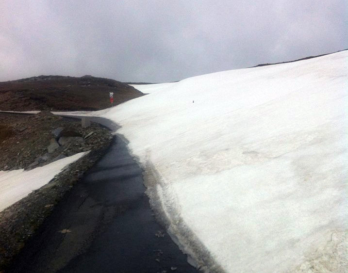 Transalpina, încă închisă din cauza nămeților