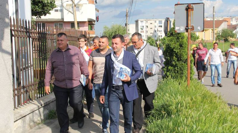 Filip promite blocuri reabilitate și rezolvarea problemei apei și a câinilor din Rovinari