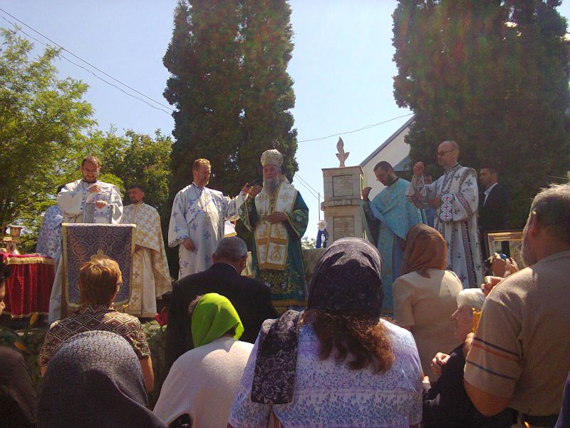 Sărbătoare Arhierească la resfințirea Bisericii din Parohia Arcani II, Protopopiatul Tg. Jiu-Nord