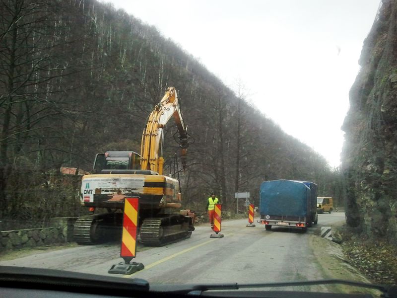 Spaniolii de la Copisa, ținuți în loc pe Defileu de ploi