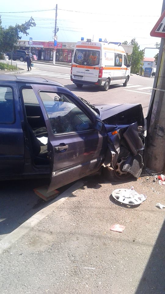 Accident la Târgu-Jiu, soldat cu rănirea șoferului în vârstă de 85 de ani