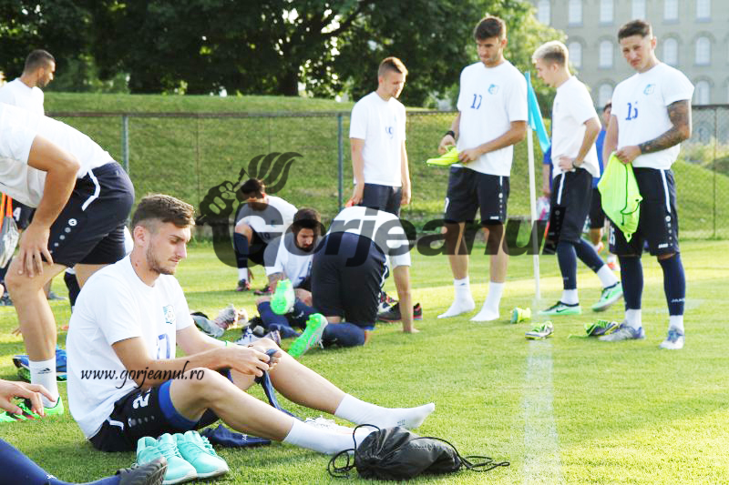 Incertitudinea continuă la Pandurii / Cinci zile de cantonament fără antrenor