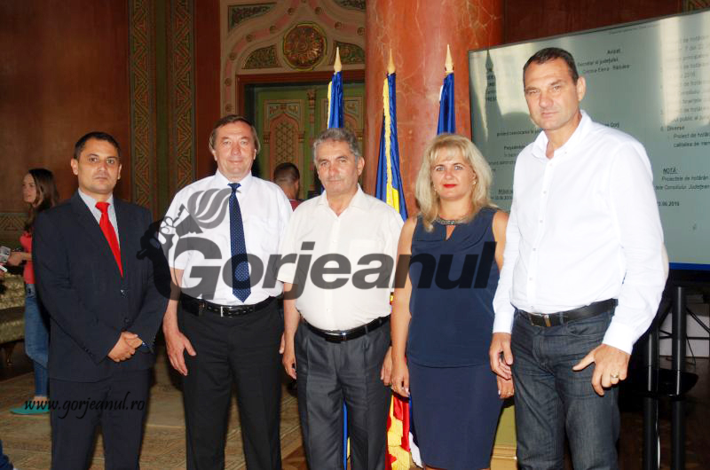 Cinci consilieri noi PSD în CJ Gorj, ATOP mărul discordiei