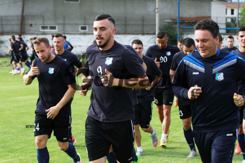 Dependenți de vânzarea de jucători