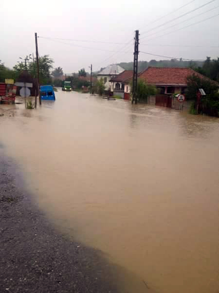 COD PORTOCALIU DE INUNDAȚII: Ploile au făcut pagube și în Gorj
