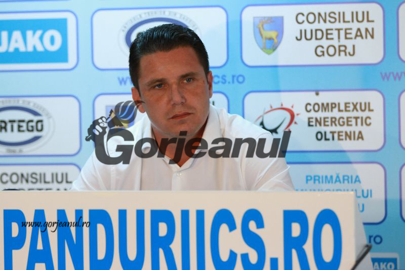 Pandurii l-a ofertat pe Mircea Rednic, dar Răducan mai are trei variante / “Unul trebuie să dea un răspuns!”